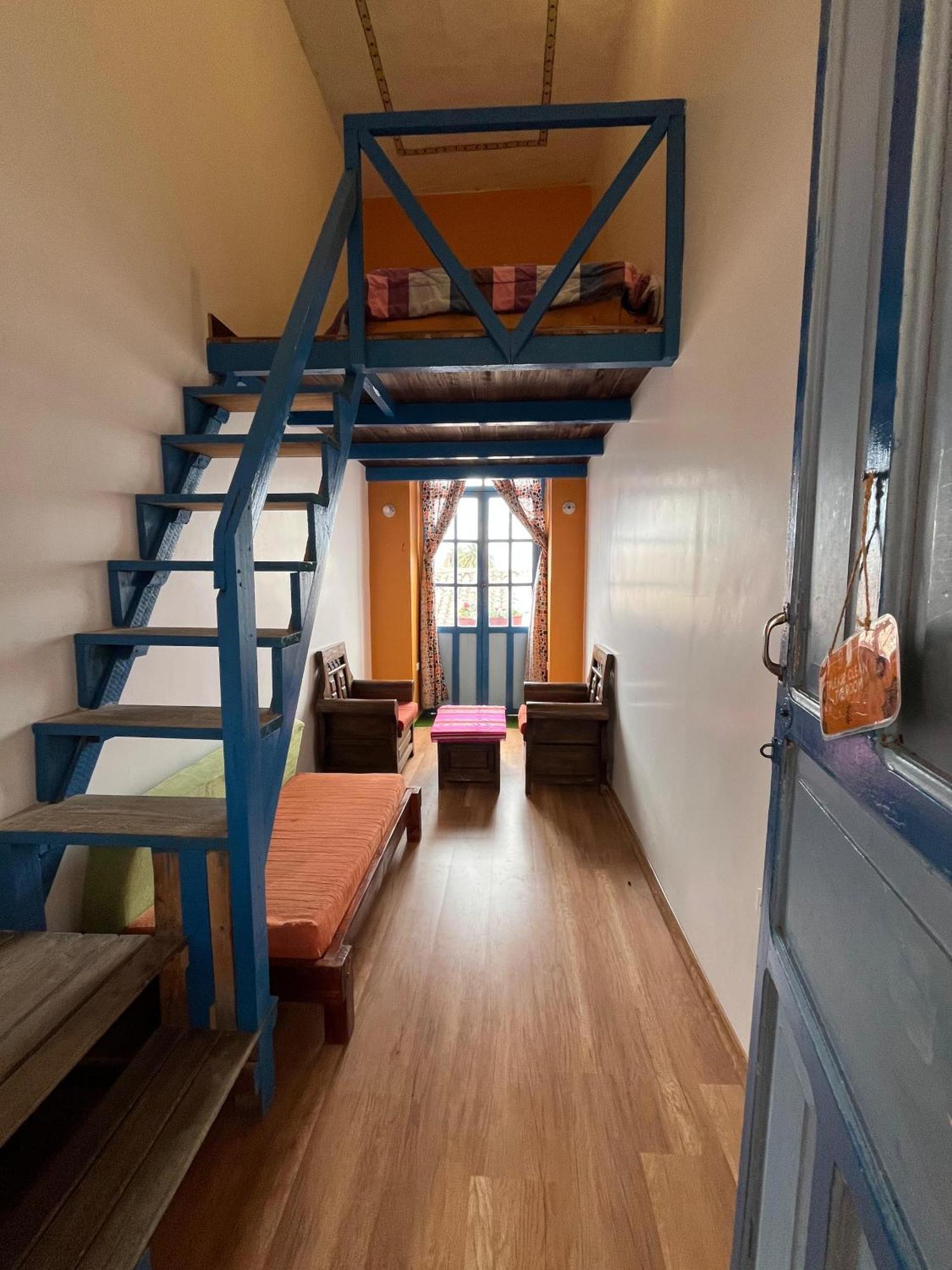 Hostal Cafe Tiana Латакунга Экстерьер фото